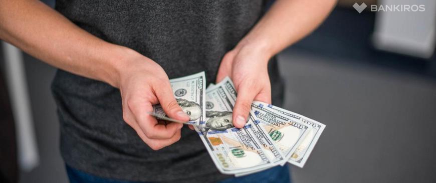 Стоит ли переводить доллары в лиры, рассказал эксперт