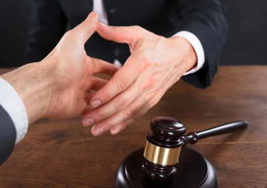 Как выбрать адвоката, который будет защищать ваши интересы в суде