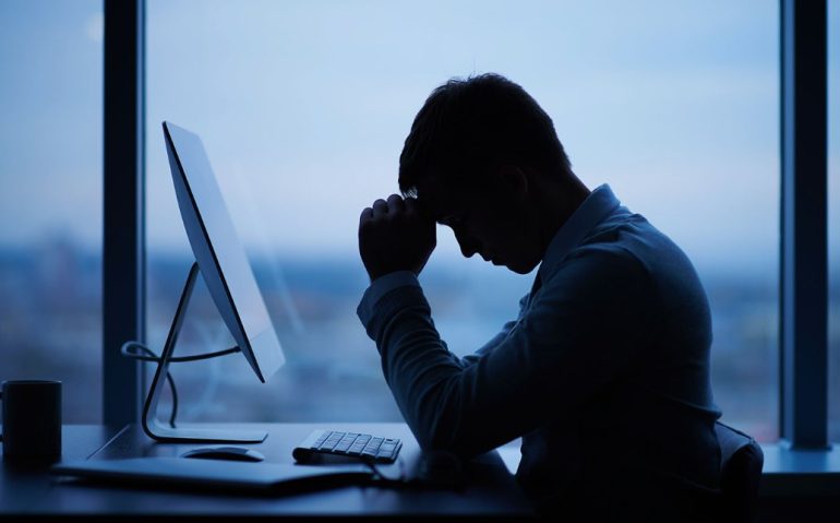 Цифровая усталость: почему общество выбирает тишину и простоту