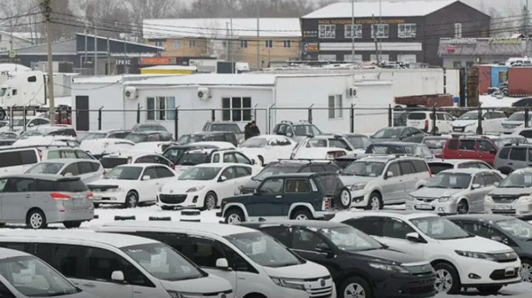 Авторынок России на паузе: прогноз дилеров на 2026 год и как покупателям не проиграть на утильсборе и ставке ЦБ