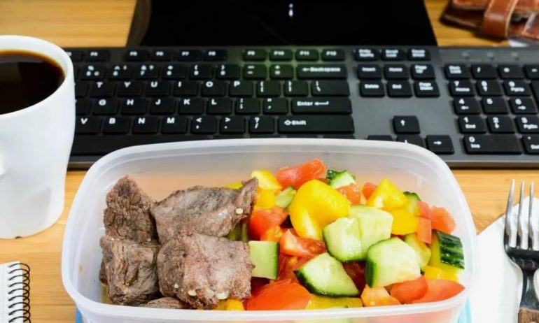 Секрет сбалансированного комплекса: правильный обед для офисного графика